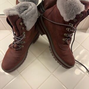 Timberland Women's Brown Lace-Up Boots with Gray Fur